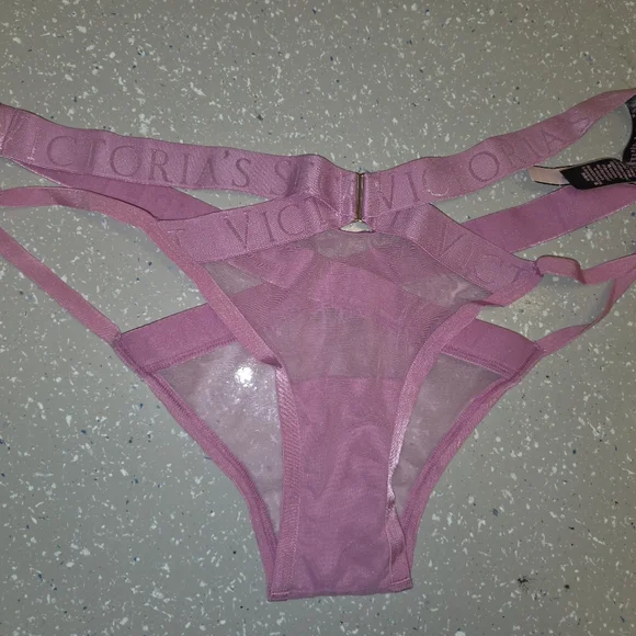 Victoria's Secret Luxurious Pink Ribbon - Picture 1 of 3